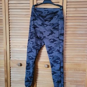 PINK M active camo pocket leggings